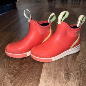 Women’s Xtratuff Boots